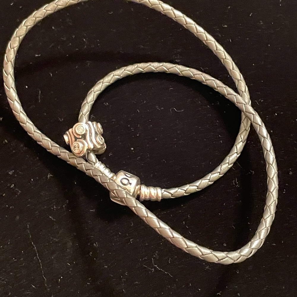 💕Pandora Sparkle Crystal Charm on grey leather 16 inch necklace. Also retired